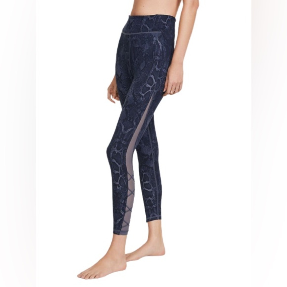 Victoria’s Secret Flow On Point Blue Snakeskin Print Leggings‎ Size 12
